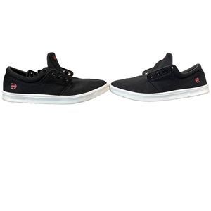 BLACK/WHITE Etnies size 10